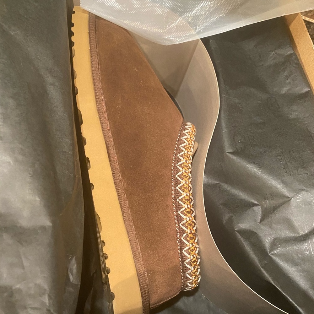 Men’s Ugg’s size 11. NIB